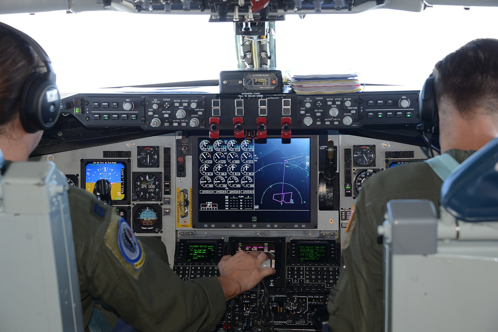 Glass-cockpit avionics displays with flight crew